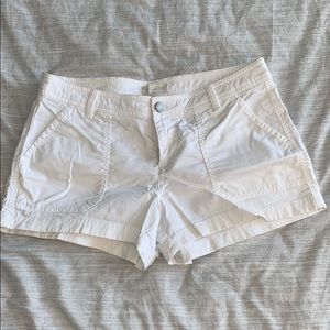 HINGE shorts